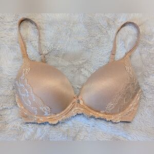 Victoria's Secret Body by Victoria No-Wire Nude Bra Size 34D